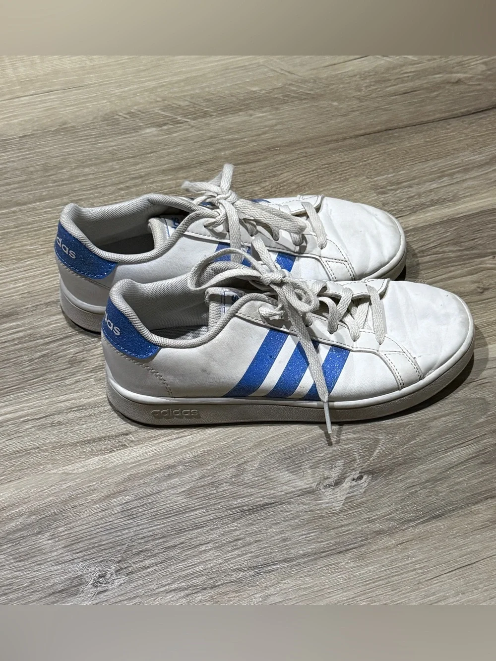 Adidas grand court sneakers white and blue youth size 3